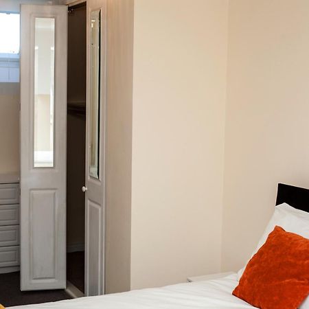 Avril Warwickshire Home Stay 纽尼顿 外观 照片