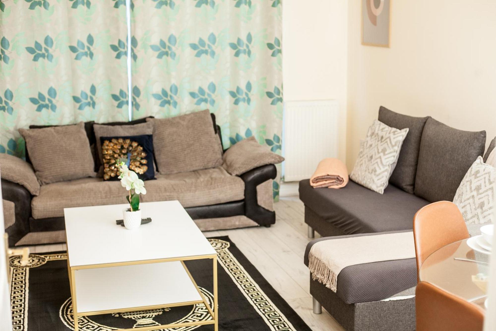 Avril Warwickshire Home Stay 纽尼顿 外观 照片